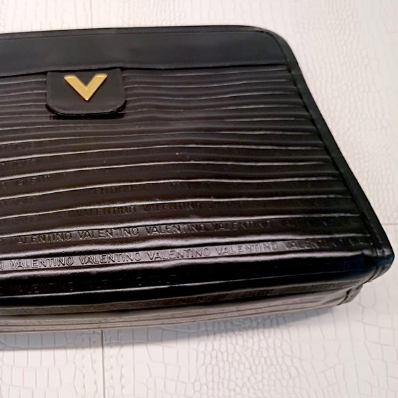 Rare "New/Unused" Vintage MARIO VALENTINO V Logo Clutch Leather Black 1786N - Picture 3 of 10